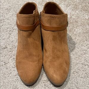 Old Navy Tan Women's Ankle Boots